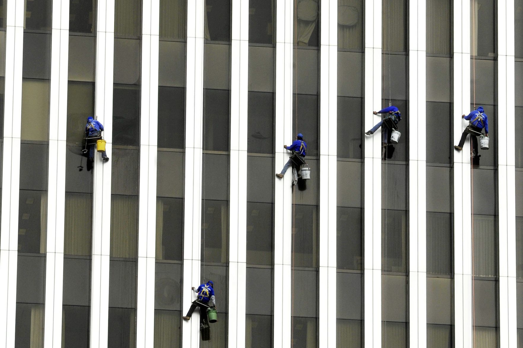 Federal Reserve Bank Building -- 393 feet